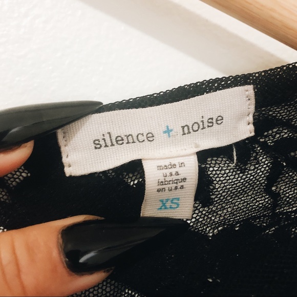 LONGSLEEVE LACE BODYSUIT - Picture 2 of 3